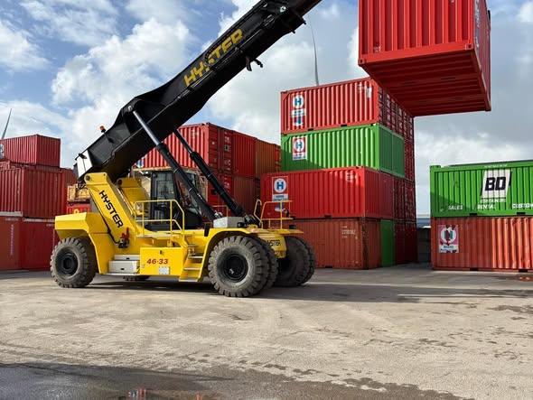 Nieuwe Hyster Reachstacker H36-48XD voor Heerema Marine Contractors in Vlissingen