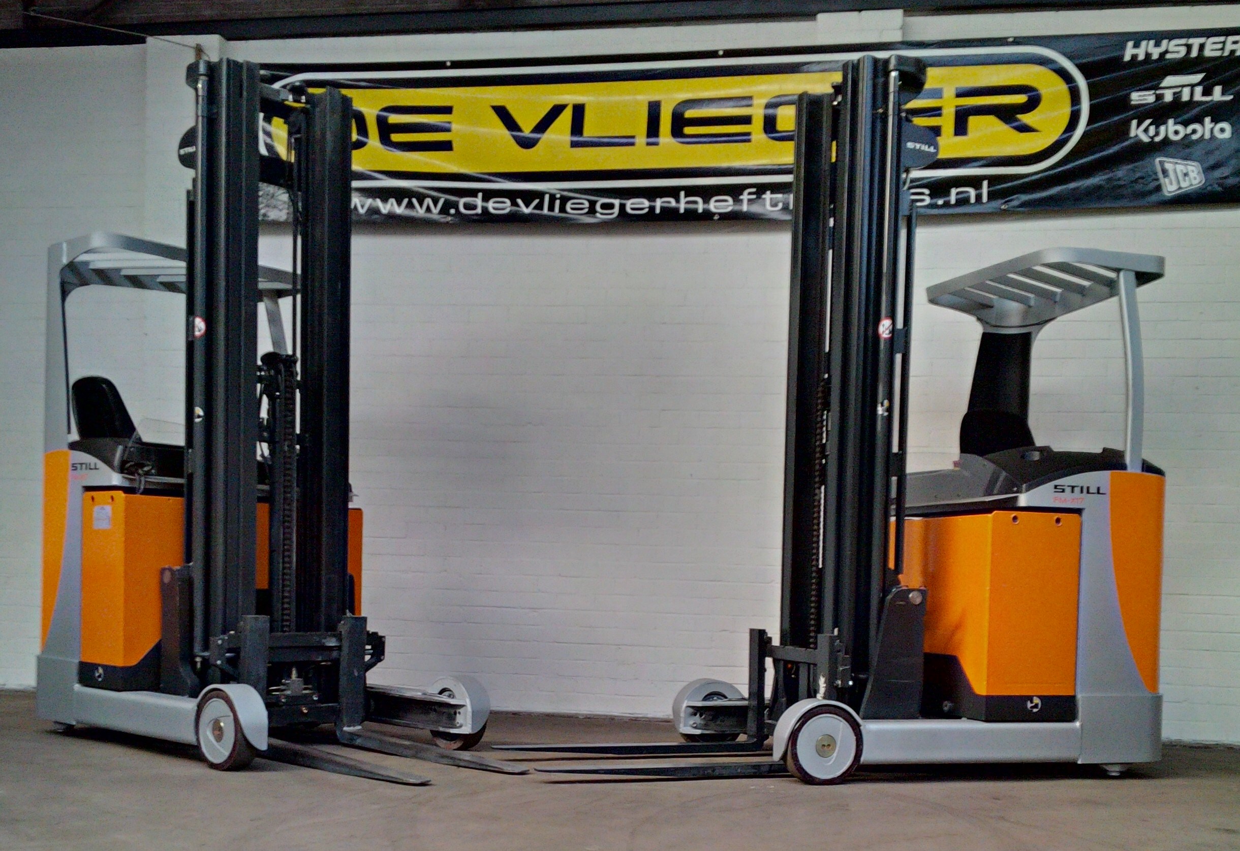 2 X FM-X17 Reachtrucks STILL