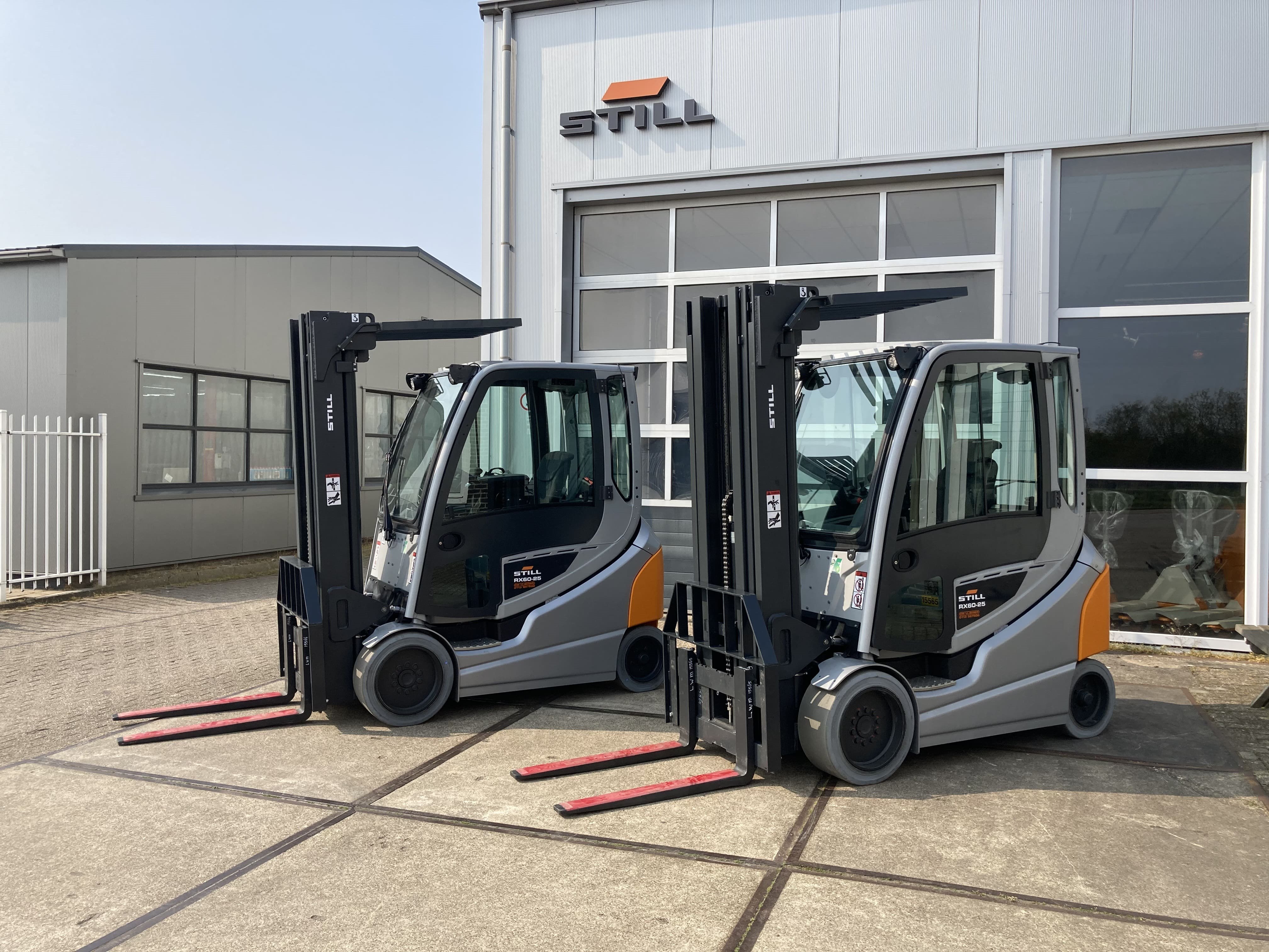 2 stuks nieuwe STILL RX 60-25 (quadro mast)