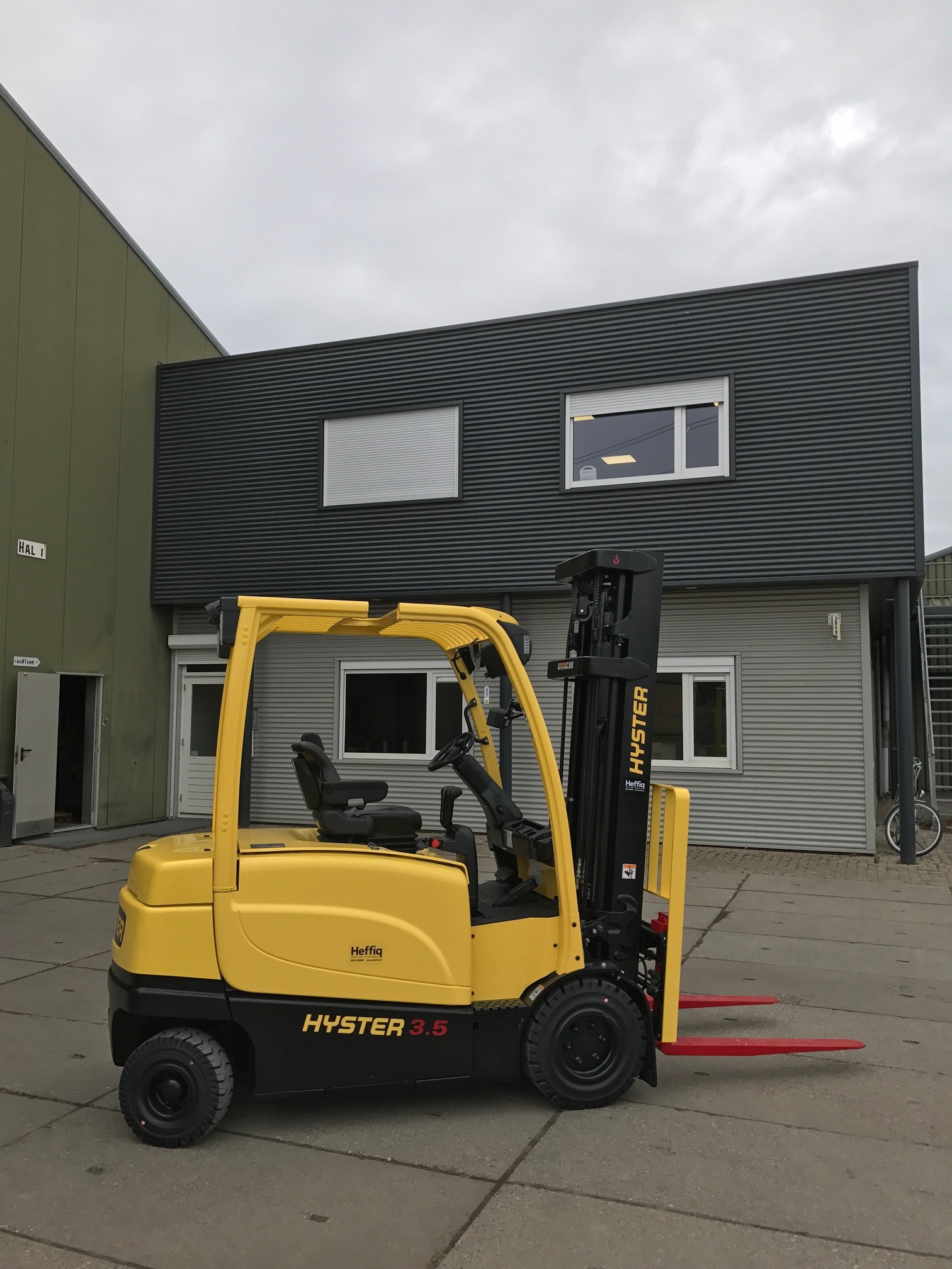 Afgeleverd NIEUWE Hyster J3.5XN