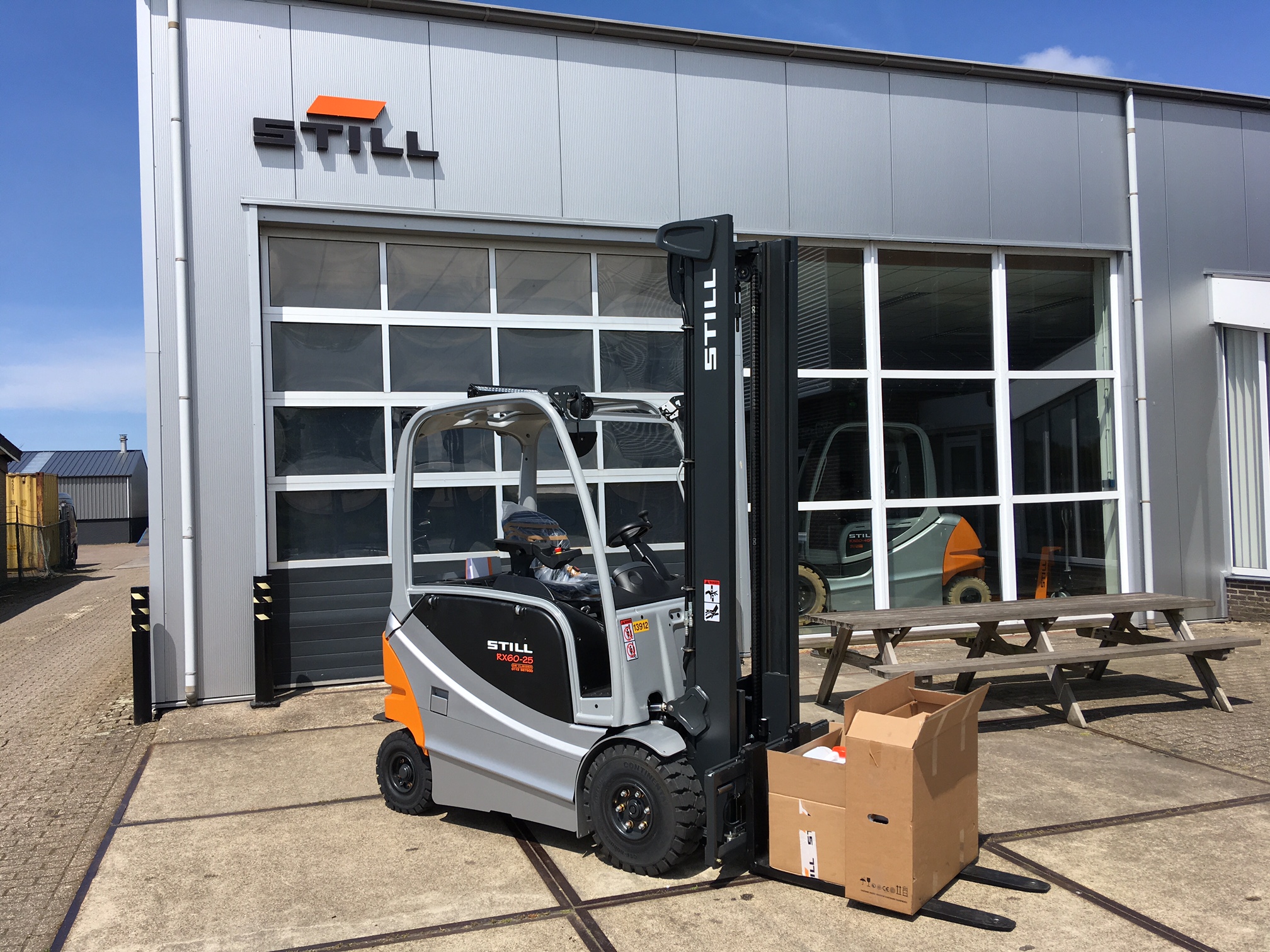 Afgeleverd NIEUWE STILL RX 60-25